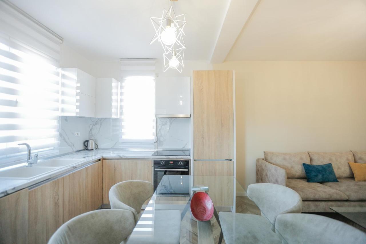 Miku Apartments-Luxury City View At Wilson Square Tiran Dış mekan fotoğraf