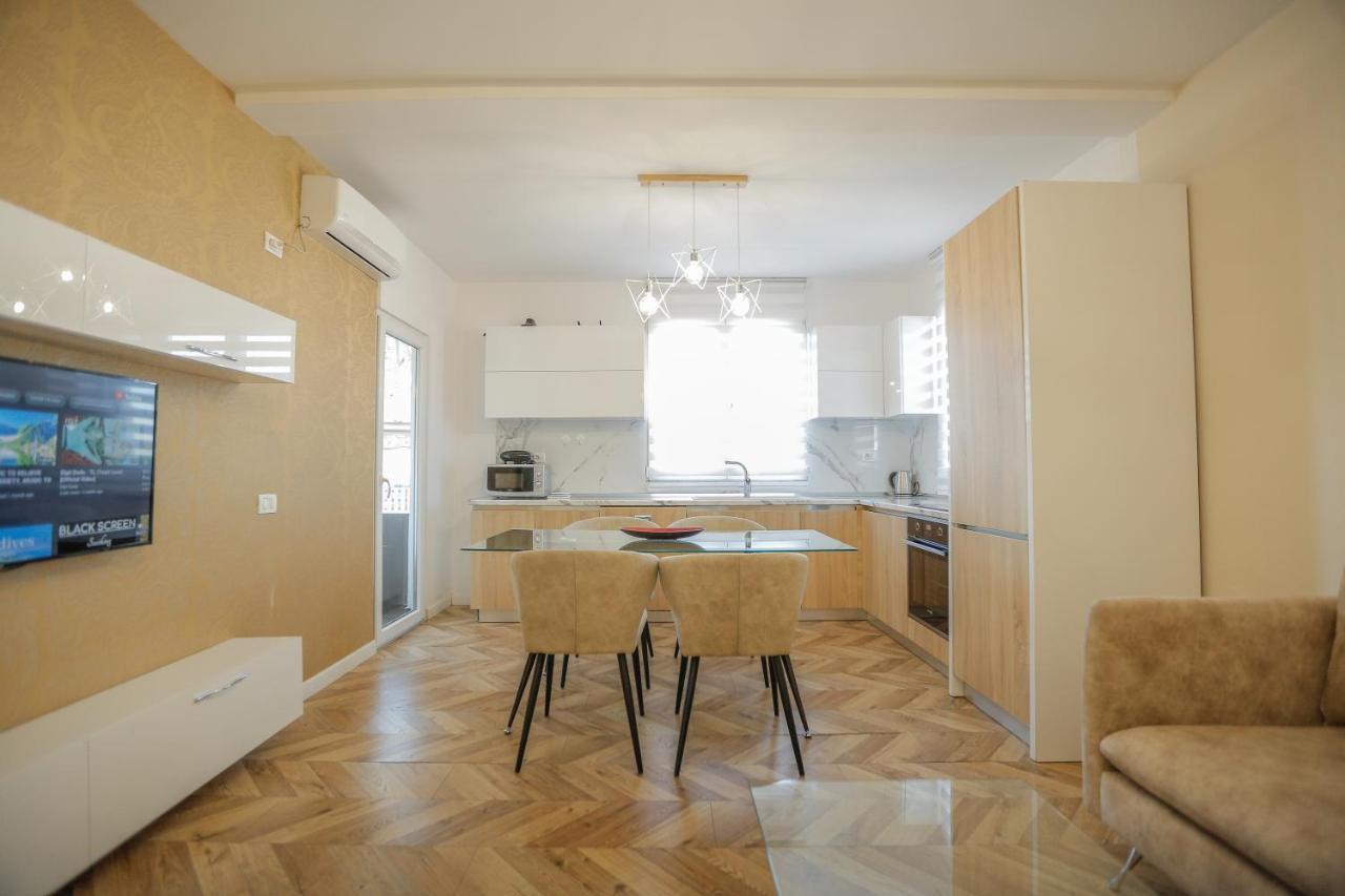 Miku Apartments-Luxury City View At Wilson Square Tiran Dış mekan fotoğraf