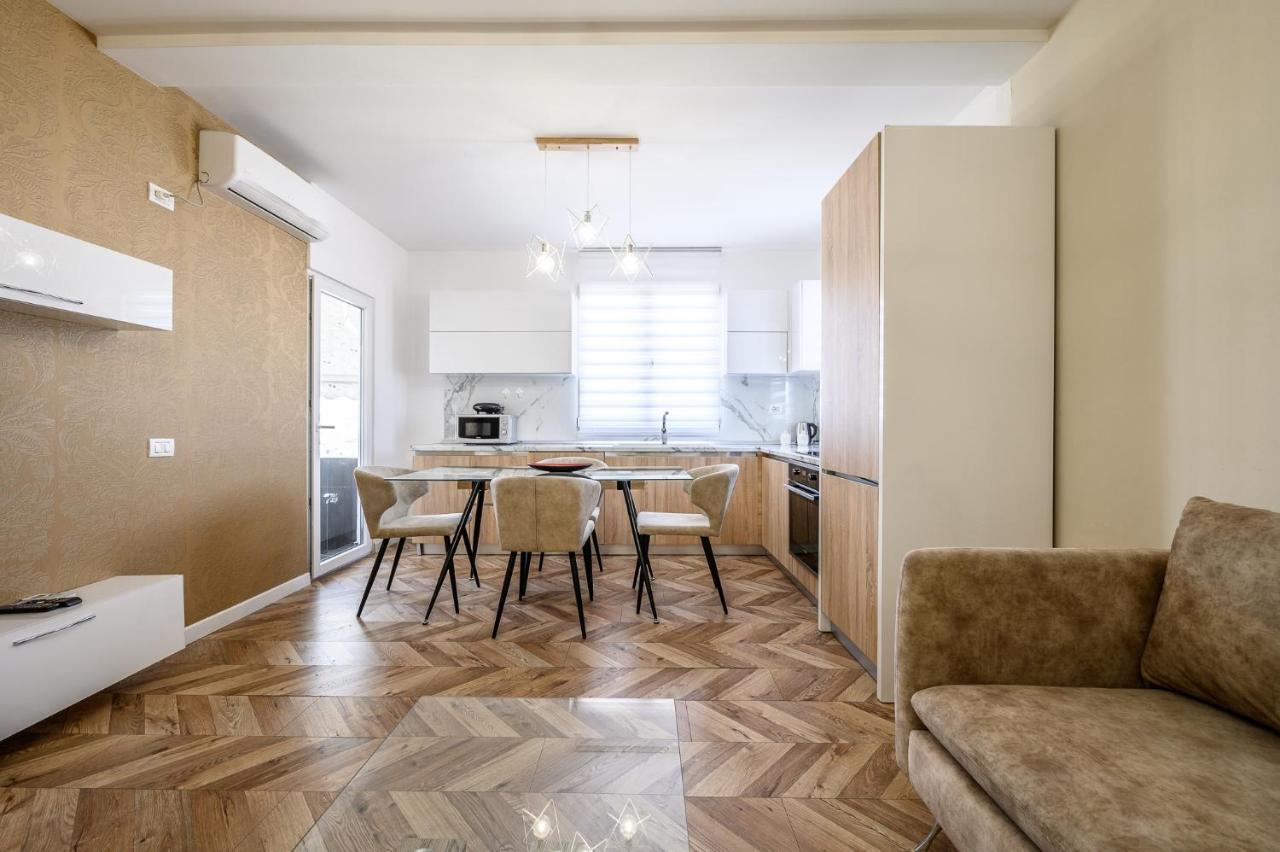 Miku Apartments-Luxury City View At Wilson Square Tiran Dış mekan fotoğraf