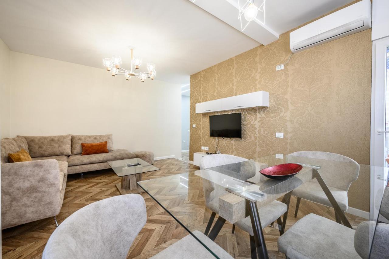 Miku Apartments-Luxury City View At Wilson Square Tiran Dış mekan fotoğraf