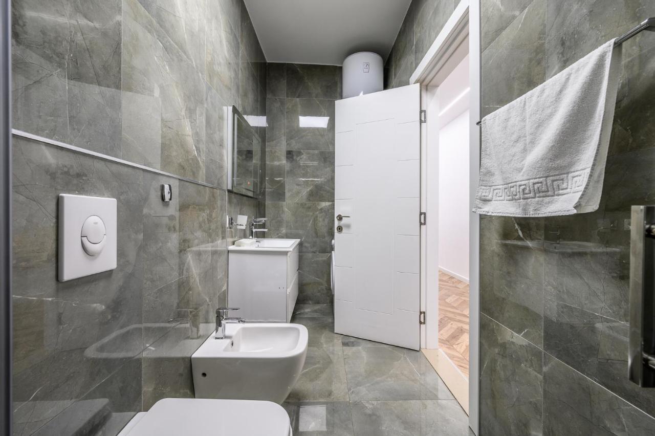 Miku Apartments-Luxury City View At Wilson Square Tiran Dış mekan fotoğraf